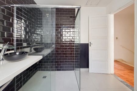 Casa para alugar com 350m², 3 quartos e 4 vagasBanheiro Social