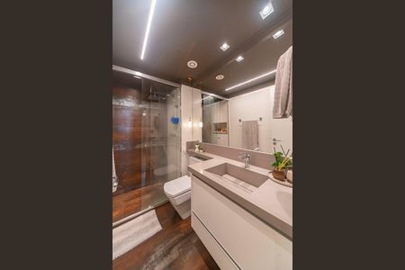 Banheiro social de apartamento à venda com 3 quartos, 82m² em Vila Valparaiso, Santo André