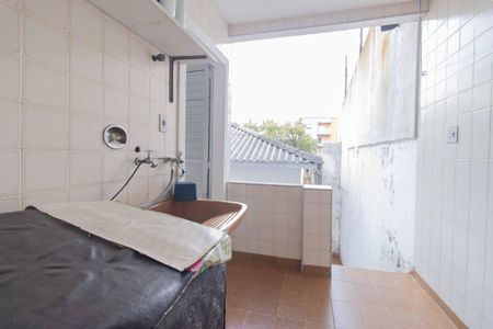 Casa à venda com 180m², 3 quartos e 1 vagaÁrea de Serviço
