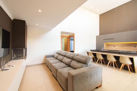 Casa para alugar com 112m², 2 quartos e 4 vagas Casa para alugar com 112m², 2 quartos e 4 vagasSala