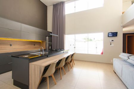 Casa para alugar com 112m², 2 quartos e 4 vagas Casa para alugar com 112m², 2 quartos e 4 vagasSala