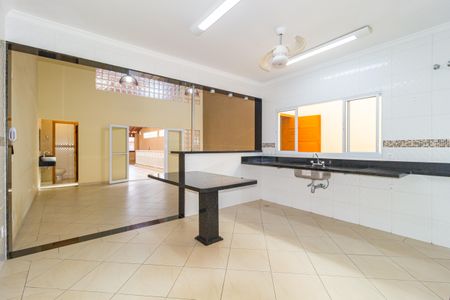 Casa para alugar com 420m², 8 quartos e 4 vagas Casa para alugar com 420m², 8 quartos e 4 vagasCozinha