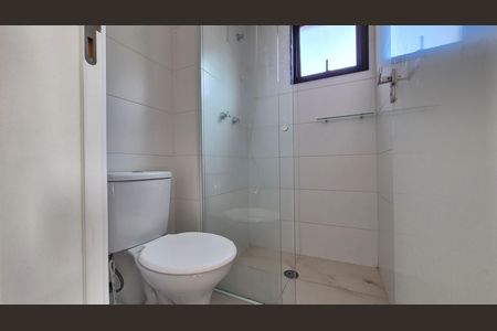 Banheiro de kitnet/studio para alugar com 1 quarto, 44m² em Campestre, Santo André