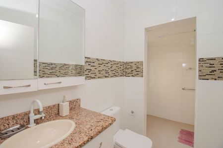 Casa para alugar com 120m², 2 quartos e 2 vagasBanheiro Social