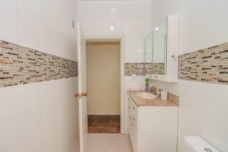 Casa para alugar com 120m², 2 quartos e 2 vagasBanheiro Social