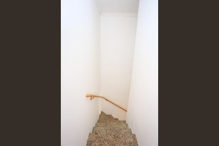 Escada de casa à venda com 2 quartos, 140m² em Jardim Bom Tempo, Taboão da Serra