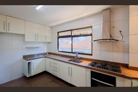 Apartamento à venda com 180m², 4 quartos e 3 vagas Apartamento à venda com 180m², 4 quartos e 3 vagasCozinha