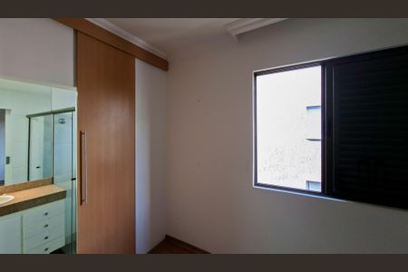 Apartamento à venda com 180m², 4 quartos e 3 vagas Apartamento à venda com 180m², 4 quartos e 3 vagasSuíte 2