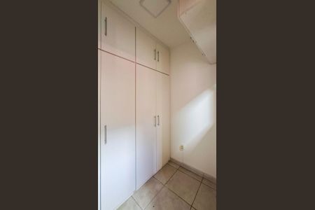 Apartamento à venda com 180m², 4 quartos e 3 vagas Apartamento à venda com 180m², 4 quartos e 3 vagasÁrea de Serviço