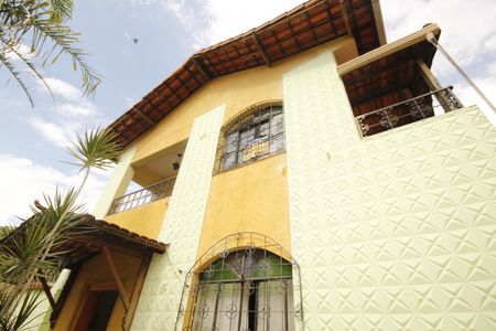 Casa à venda com 252m², 4 quartos e 3 vagasfachada