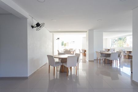 Apartamento para alugar com 55m², 2 quartos e 1 vaga Apartamento para alugar com 55m², 2 quartos e 1 vagaÁrea comum - Salão de festas