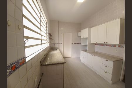 Apartamento à venda com 118m², 2 quartos e sem vaga Apartamento à venda com 118m², 2 quartos e sem vagaCozinha