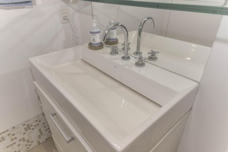 Apartamento à venda com 126m², 3 quartos e 4 vagas Apartamento à venda com 126m², 3 quartos e 4 vagasBanheiro da Suíte 1