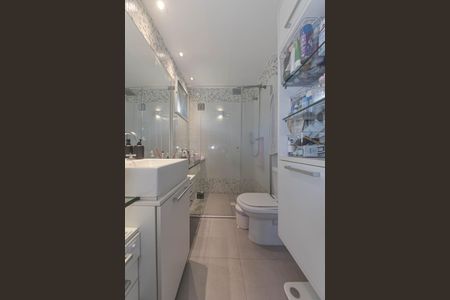Apartamento à venda com 126m², 3 quartos e 4 vagas Apartamento à venda com 126m², 3 quartos e 4 vagasBanheiro da Suíte 2