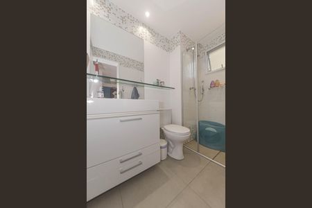 Apartamento à venda com 126m², 3 quartos e 4 vagas Apartamento à venda com 126m², 3 quartos e 4 vagasBanheiro da Suíte 1