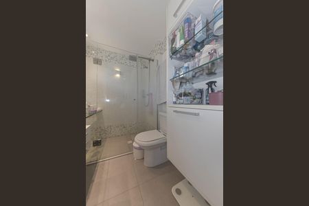 Apartamento à venda com 126m², 3 quartos e 4 vagas Apartamento à venda com 126m², 3 quartos e 4 vagasBanheiro da Suíte 2