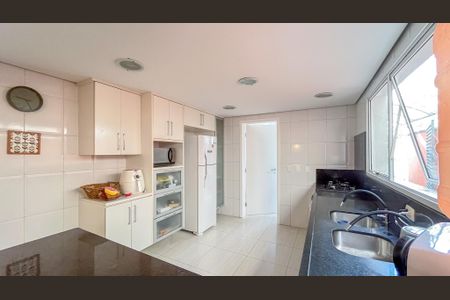 Casa à venda com 200m², 3 quartos e 3 vagas Casa à venda com 200m², 3 quartos e 3 vagasCozinha