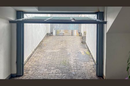 Casa à venda com 200m², 3 quartos e 3 vagas Casa à venda com 200m², 3 quartos e 3 vagasGaragem