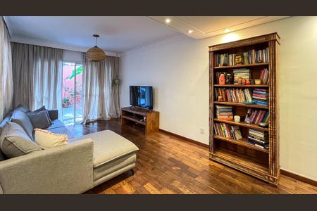 Casa à venda com 200m², 3 quartos e 3 vagas Casa à venda com 200m², 3 quartos e 3 vagasSala