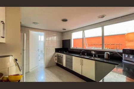 Casa à venda com 200m², 3 quartos e 3 vagas Casa à venda com 200m², 3 quartos e 3 vagasCozinha