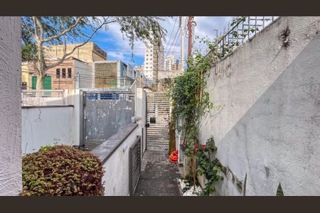 Casa à venda com 200m², 3 quartos e 3 vagas Casa à venda com 200m², 3 quartos e 3 vagasEntrada