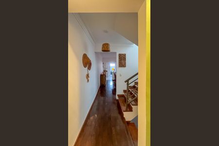 Casa à venda com 200m², 3 quartos e 3 vagas Casa à venda com 200m², 3 quartos e 3 vagasCorredor