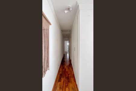 Casa à venda com 200m², 3 quartos e 3 vagas Casa à venda com 200m², 3 quartos e 3 vagasCorredor