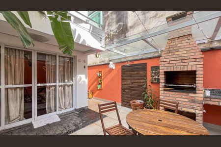 Casa à venda com 200m², 3 quartos e 3 vagas Casa à venda com 200m², 3 quartos e 3 vagasEspaço Gourmet