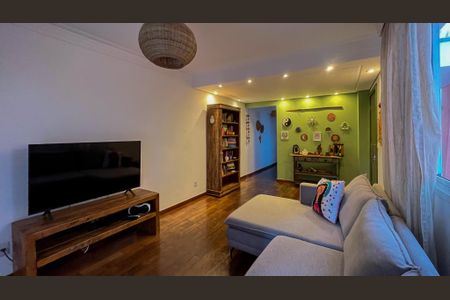 Casa à venda com 200m², 3 quartos e 3 vagas Casa à venda com 200m², 3 quartos e 3 vagasSala