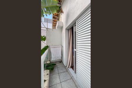 Casa à venda com 200m², 3 quartos e 3 vagas Casa à venda com 200m², 3 quartos e 3 vagasVaranda da Suíte 1