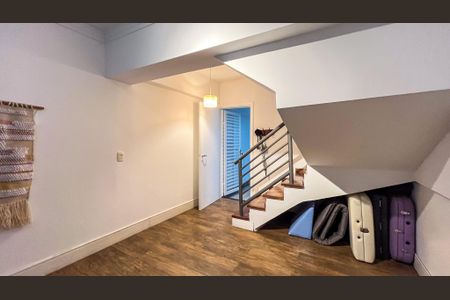 Casa à venda com 200m², 3 quartos e 3 vagas Casa à venda com 200m², 3 quartos e 3 vagasEscritório