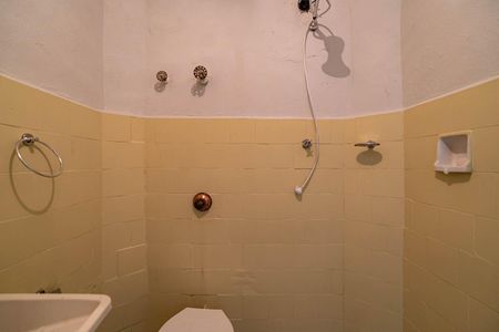 Banheiro de kitnet/studio para alugar com 1 quarto, 40m² em Bela Vista, São Paulo