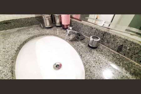 Apartamento à venda com 80m², 2 quartos e 1 vagaBanheiro da Suíte