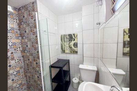 Banheiro social de kitnet/studio para alugar com 1 quarto, 35m² em Vila Buarque, São Paulo