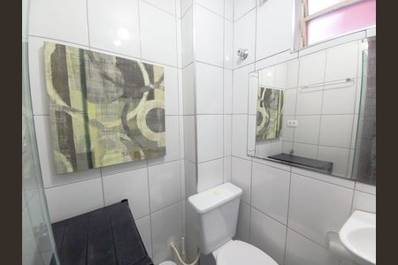 Banheiro social de kitnet/studio para alugar com 1 quarto, 35m² em Vila Buarque, São Paulo