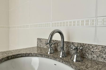 Apartamento à venda com 123m², 4 quartos e 2 vagas Apartamento à venda com 123m², 4 quartos e 2 vagasBanheiro Corredor