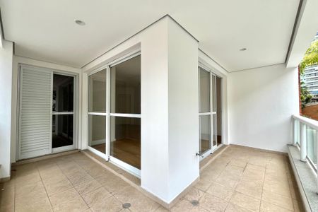 Apartamento à venda com 123m², 4 quartos e 2 vagas Apartamento à venda com 123m², 4 quartos e 2 vagasVaranda