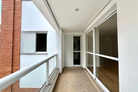 Apartamento à venda com 123m², 4 quartos e 2 vagas Apartamento à venda com 123m², 4 quartos e 2 vagasVaranda