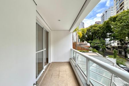 Apartamento à venda com 123m², 4 quartos e 2 vagas Apartamento à venda com 123m², 4 quartos e 2 vagasVaranda