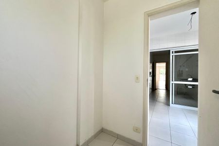 Apartamento à venda com 123m², 4 quartos e 2 vagas Apartamento à venda com 123m², 4 quartos e 2 vagasQuarto de Serviço