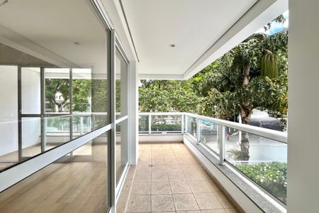 Apartamento à venda com 123m², 4 quartos e 2 vagas Apartamento à venda com 123m², 4 quartos e 2 vagasVaranda do Quarto 3