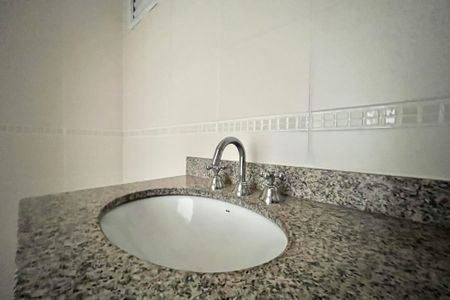 Apartamento à venda com 123m², 4 quartos e 2 vagas Apartamento à venda com 123m², 4 quartos e 2 vagasBanheiro Corredor