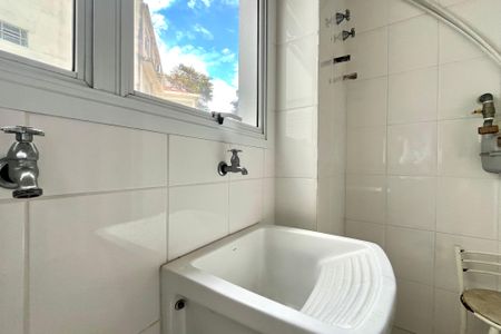 Apartamento à venda com 123m², 4 quartos e 2 vagas Apartamento à venda com 123m², 4 quartos e 2 vagasÁrea de Serviço