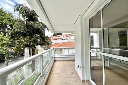 Apartamento à venda com 123m², 4 quartos e 2 vagas Apartamento à venda com 123m², 4 quartos e 2 vagasVaranda