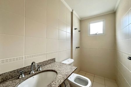 Apartamento à venda com 123m², 4 quartos e 2 vagas Apartamento à venda com 123m², 4 quartos e 2 vagasBanheiro da Suíte 1