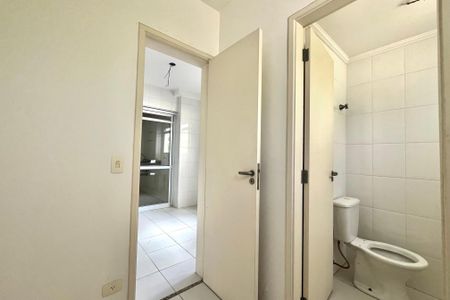 Apartamento à venda com 123m², 4 quartos e 2 vagas Apartamento à venda com 123m², 4 quartos e 2 vagasQuarto de Serviço