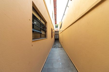 Casa à venda com 230m², 3 quartos e 2 vagasCorredor Lateral