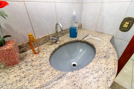 Casa à venda com 230m², 3 quartos e 2 vagasLavabo