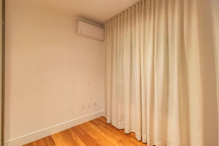 Apartamento à venda com 387m², 4 quartos e 4 vagas Apartamento à venda com 387m², 4 quartos e 4 vagasSuíte 1