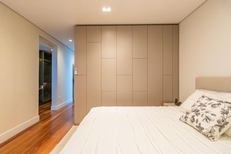 Apartamento à venda com 387m², 4 quartos e 4 vagas Apartamento à venda com 387m², 4 quartos e 4 vagasSuíte 3